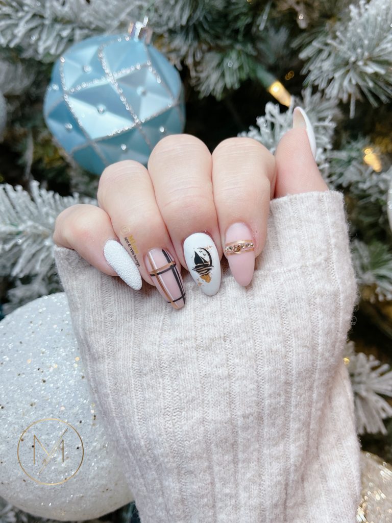 red deer christmas nails